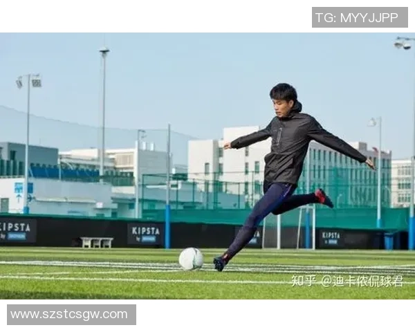 球星足球长传技巧提升训练：精准度与力量并重的专业训练方法解析